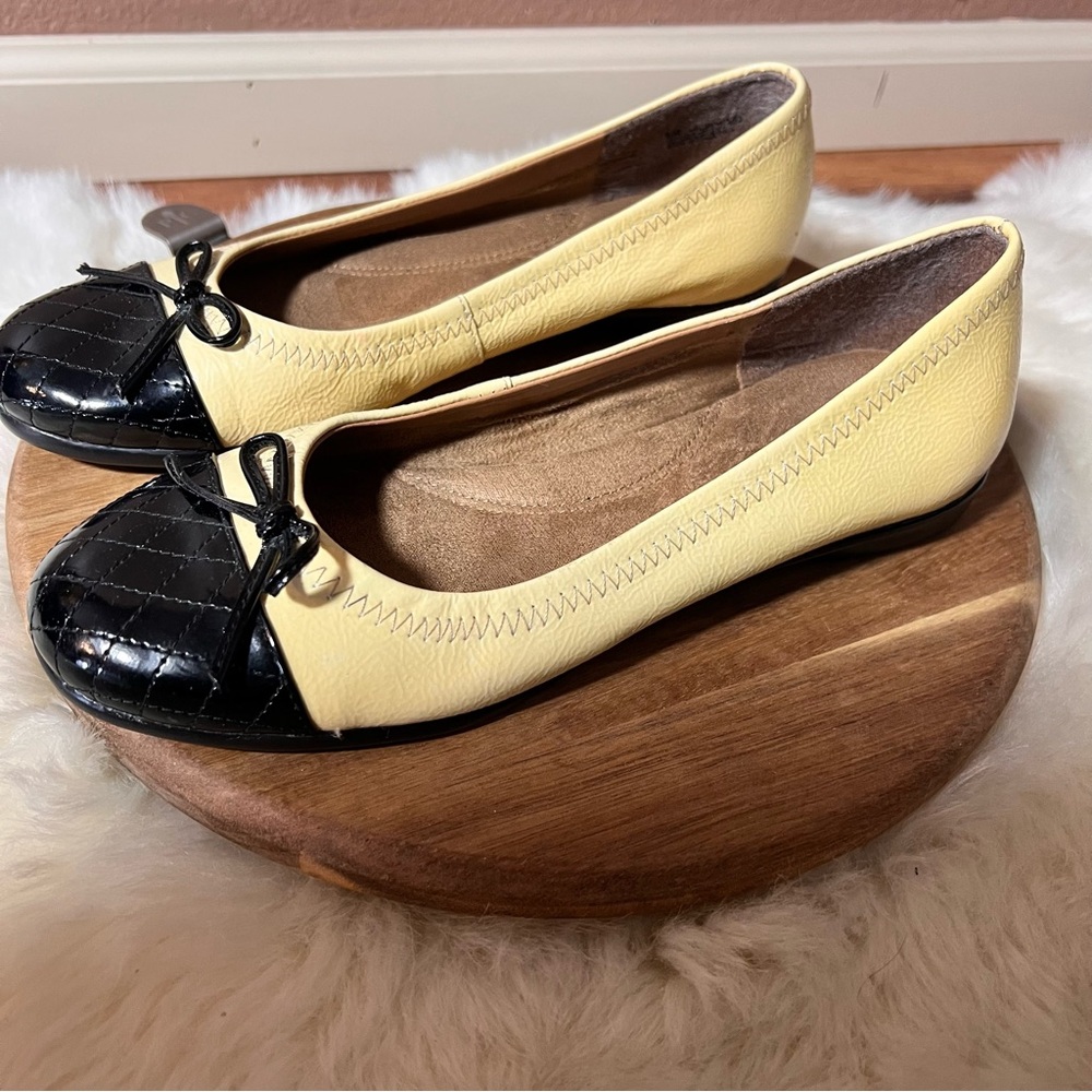 AEROSOLES Beckon Black and Yellowish Ballet Flats with Bow Size 8 - Picture 4 of 9